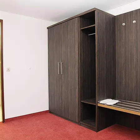 Ξενοδοχείο με διαμερίσματα Gaestehaus Forum Am Westkreuz